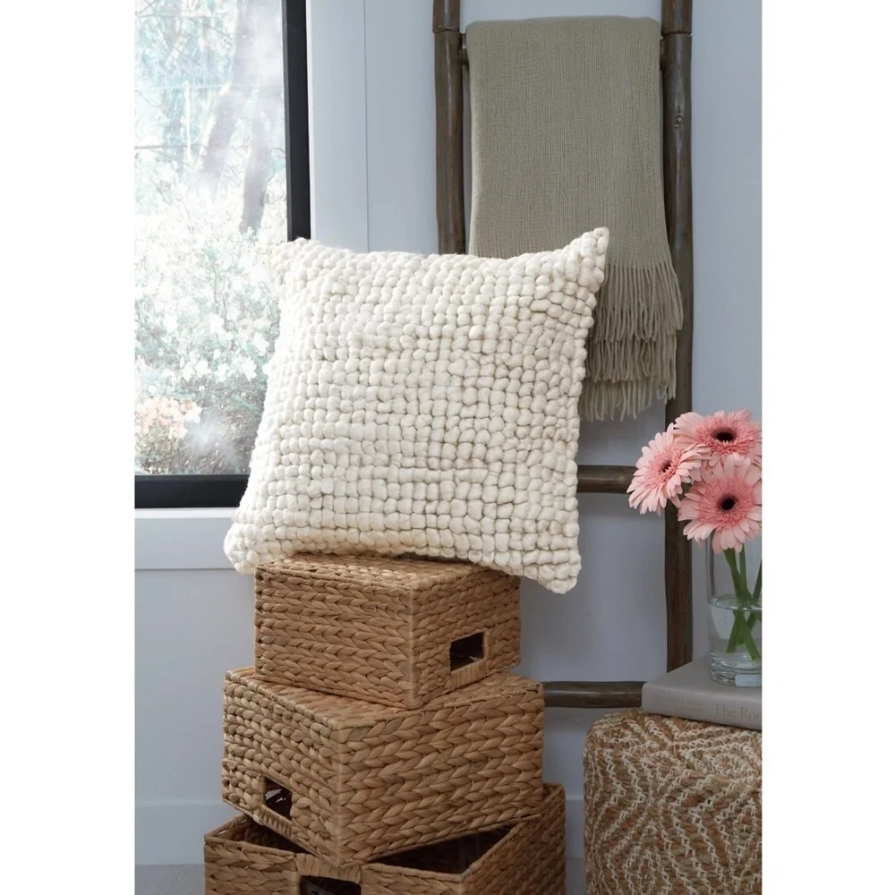 Aavie Pillow Chunky Knit Cream with insert